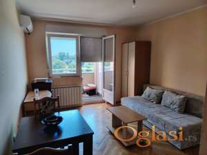 Izdajem garsonjeru na Novom Naselju,28m2