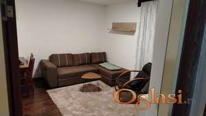 Kompletno namešten dvoiposoban stan na mirnoj lokaciji, Hitna prodaja