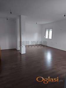 Izdaje se stan u kući u Brzom Brodu, 117m2