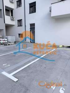 Izdaje se parking mesto na Panteleju, 11m2