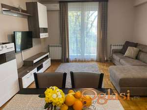 Moderan i kompletno opremljen dvosoban stan