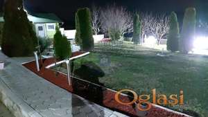 U selu Jazak, u raskošnoj prirodi nalazi se ova luksuzna vikendica.