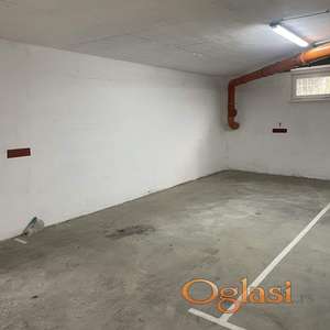 Izdaje se garažno mesto na Petrovaradinu.