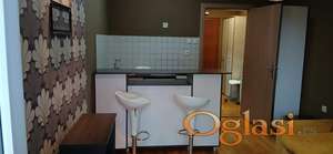 Nameštena i odmah useljiva gansonjera- Bul.Evrope