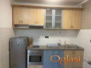 Namesten jednoiposoban stan na Limanu 1, blizu keja