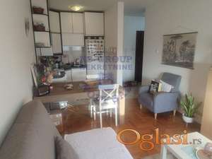 Odličan dvoiposoban stan na Bulevaru patrijarha Pavla!