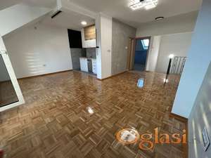 Trosoban dupleks u blizini Bulevara Evrope