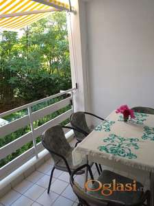 Izdajem apartman u Baošićima - Crna Gora