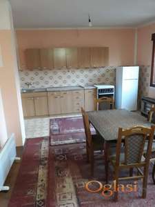 Izdajem dvosoban  namešten stan