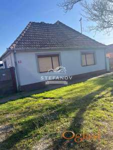 Prizemna kuća sa velikim placem  u Stajićevu ID#1837