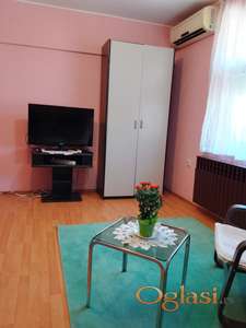 Izdajem namešten dvosoban stan, 50m2
