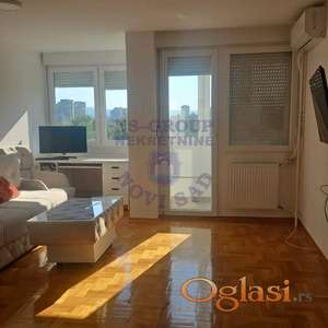 Izuzetan stan na Limanu 2.Renoviran pre godinu dana.