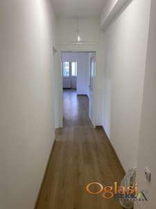 Renoviran stan u Maksima Gorkog u neposrednoj blizini Suda