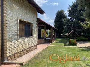 Kvalitetna kuća sa izvanrednim vrtom - Ravno Selo