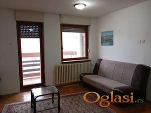 Izdajem stan na dobroj lokaciji na Novom naselju