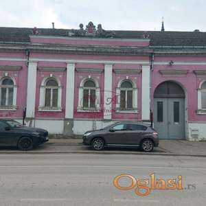 Srbobran, Salonska kuća u centru Srbobrana