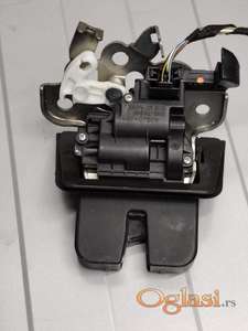 Audi a3 v8 brava gepeka 2012-2020 Originalni delovi  Moguca ugradnja delova  Alfa Romeo 147-156-166-159-GT-MiTo-Giulietta Fiat bravo 2 - croma -grande punto -multipla 2 -punto 3 -stilo-idea Freemont Panda 3 500L 500 Lancia ypsilon-delta-musa-lybra Volkswagen Golf 6  Audi a3 2012-2020  Ukoliko zelite da porucite Posaljite poruku preko sms poruke ili pozovite na telefon 0616115961