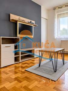 Izdaje se stan kod Pravnog fakulteta, 31m2
