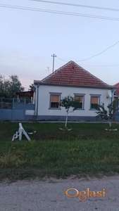 Prodajem kucu u Banatskoj Dubici