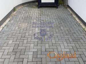 Prodaje se parking mesto u dvoristu zgrade 13m2