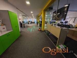 Novo Naselje, poslovna zgrada za razne namene sa parkingom za više vozila. 752m2. 