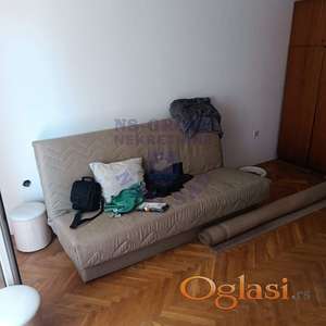 Izdaje se nameštena **petfriendly** garsonjera površine 32m² na Novom Naselju.