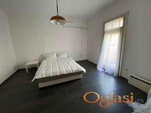 Izdajem salonac u centru Beograda sa 4 terase