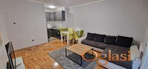 Komletno namešten dvosoban stan na Grbavici