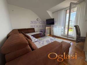 Odličan trosoban duplex u Petrovaradinu.