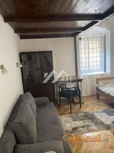 IZDAJE SE STAN U STROGOM CENTRU ID#3862