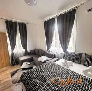 EKSKLUZIVNA PRODAJA-polovina vile sa 2 apartmana u centru Mataruške Banje