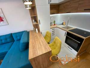 Prelep manji jednoiposoban stan u jednoj u najlepših zgrada u gradu, odlična lokacija