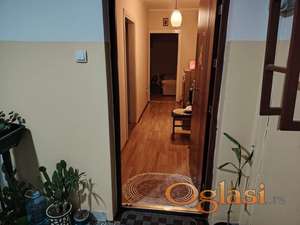 U ponudi je izuzetno prostran stan na fantastičnoj lokaciji!