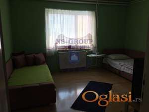 U ponudi je izuzetno prostran stan na fantastičnoj lokaciji!