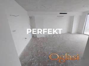 Centar 80m2, treći sprat, eg