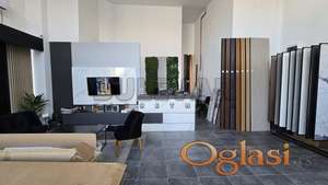 Izdaje se ulični lokal 44m2 sa staklenim portalima