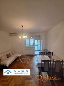 Dvosoban stan sa parkingom na odličnoj lokaciji