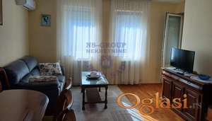 Izdaje se prijatan dvosoban stan na Bulevaru.