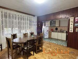 Spratna,renovirana kuca u Maglicu