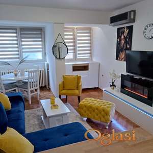 Izdajem prelep namešten jednoiposoban stan na Bulevaru Oslobodjenja