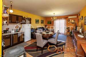 Kuća  u  nizu, nas. B.Bjegović, 300 m2, na  placu  od  209 m2