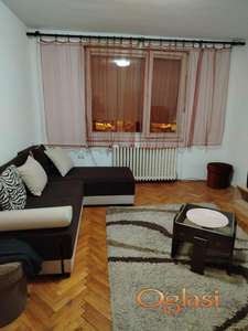 Izdajem namešten stan 30 m2 visoko prizemlje 300 EUR mesečno