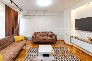 Trosoban  stan  ,renoviran - sa  nameštajem  i  tehnikom,VII sprat, 75 m2,