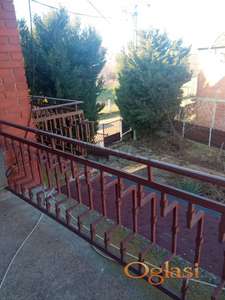 Kuća u Kragujevcu, naselje Opornica – osnova 54 m2, pomoćni objekat 61 m2, plac 512 m2