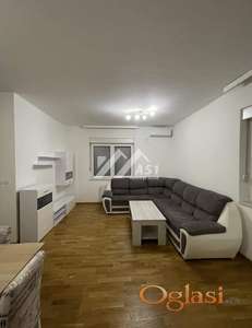 Izdajem fenomenlan dvosoban stan u Kraljevom Parku sa Garažnim mestom !!! ID#8037