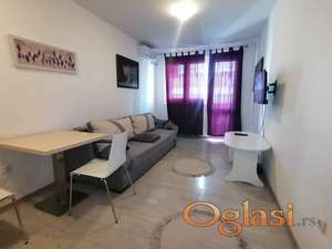 Nameštena novija garsonjera 25m2 - Bulevar Evrope