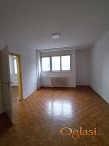 LIMAN III-USELJIV TROSOBAN STAN