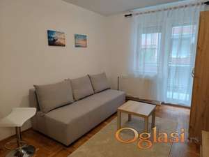 Kompletno renovirana garsonjera – Centar, Novi Sad