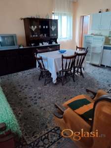 Velika porodicna kuca za dve porodice