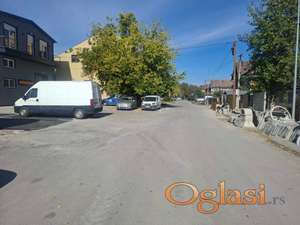 Iznajmljujem plac 400m2 blizu glavnih saobraćajnica